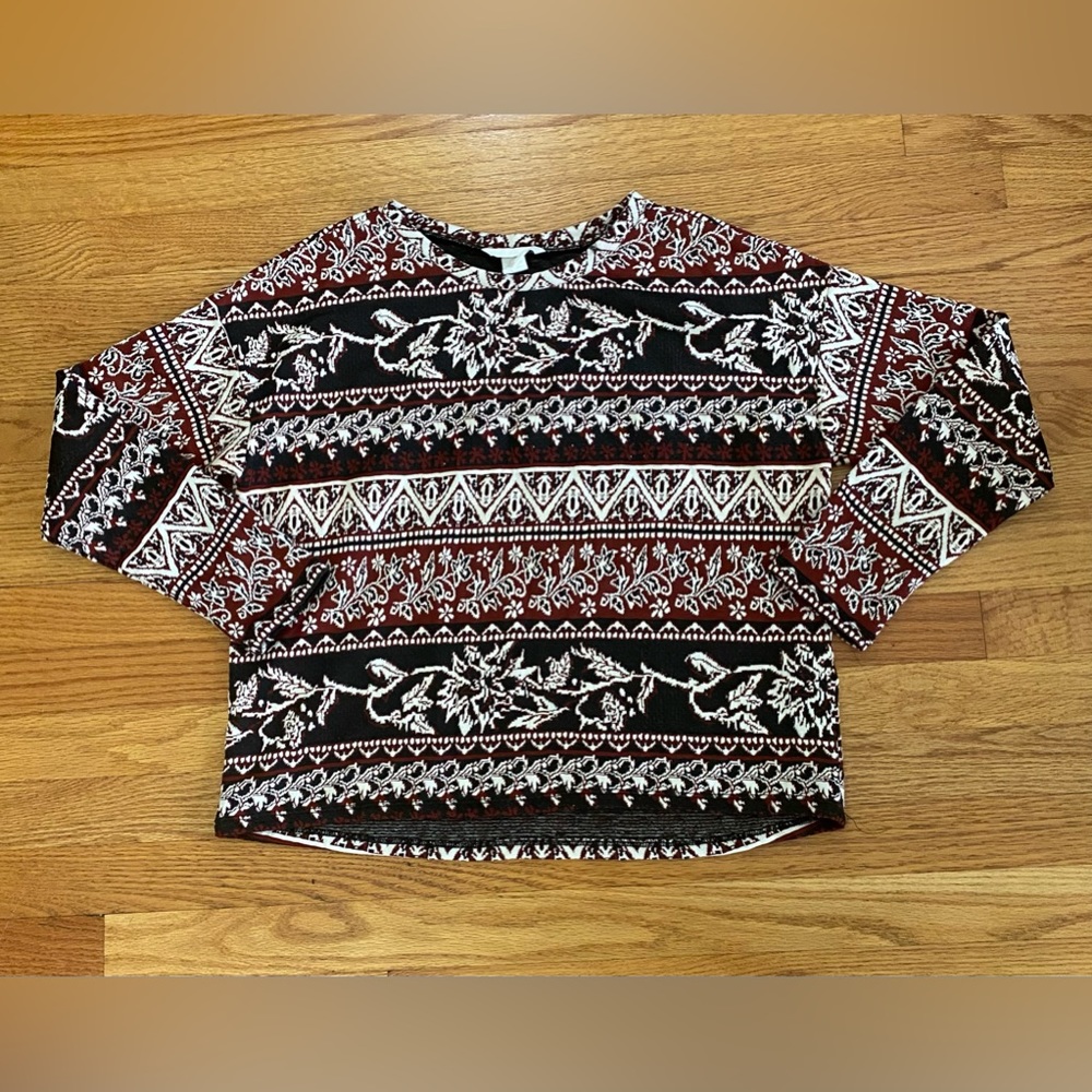 H&M Sweater Women’s Small Red White Black Floral Knit Top Waist Length Festive